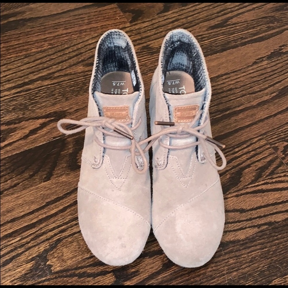 Tan suede Tom’s wedges